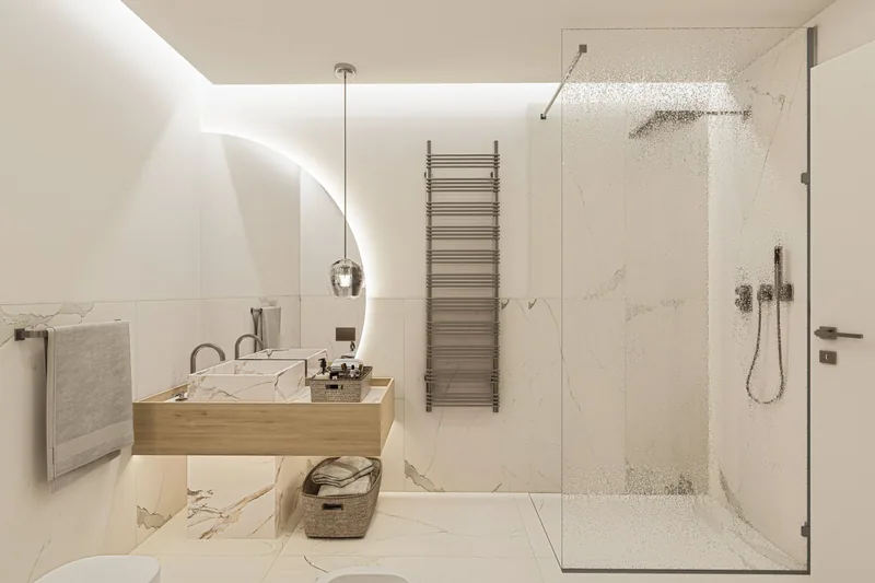 SkyLive by Gruppo Scavolo, Termoli: bagno con specchio retroilluminato