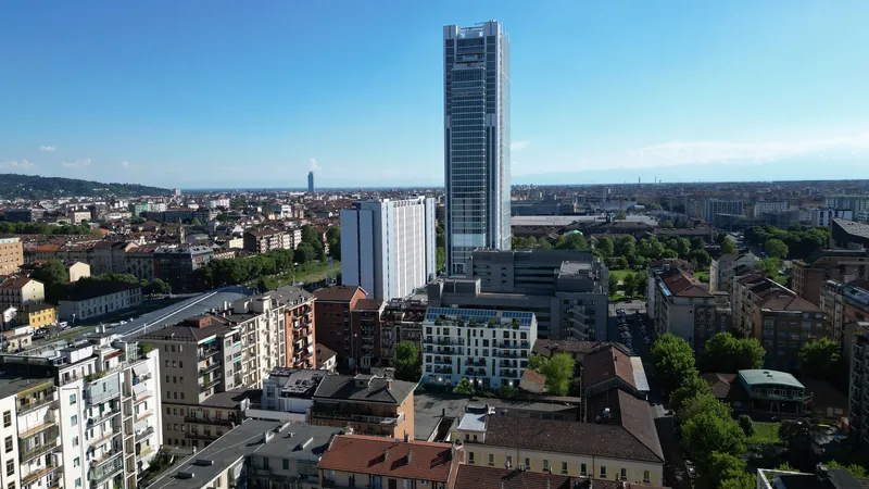 Sviluppo immobiliare, Via Avigliana, Torino: fotoinserimento dall'alto, verso il grattacielo
